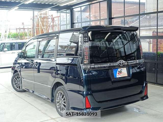 Toyota VOXY 2014-12 7880384-15