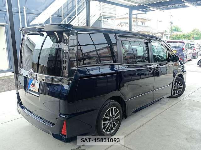 Toyota VOXY 2014-12 7880384-7