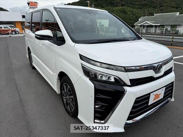 Toyota VOXY 2017-07 7880383-9