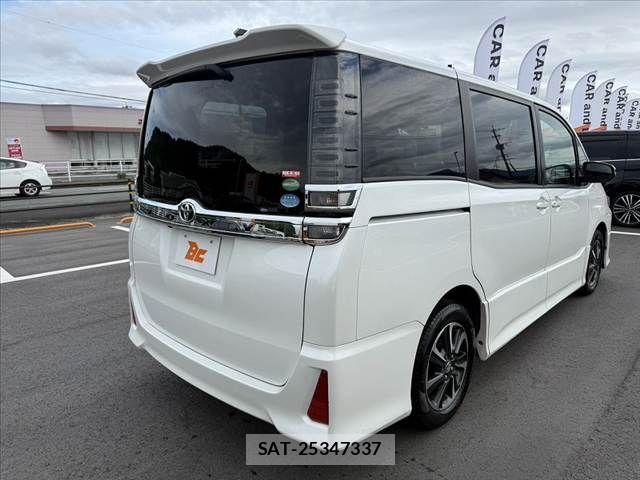 Toyota VOXY 2017-07 7880383-12