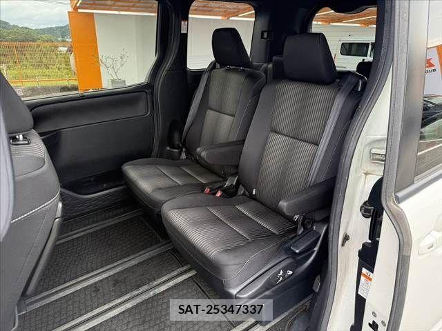 Toyota VOXY 2017-07 7880383-18