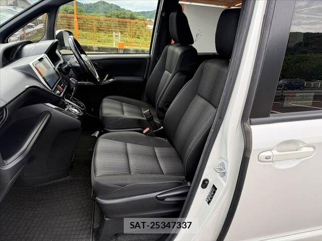 Toyota VOXY 2017-07 7880383-19