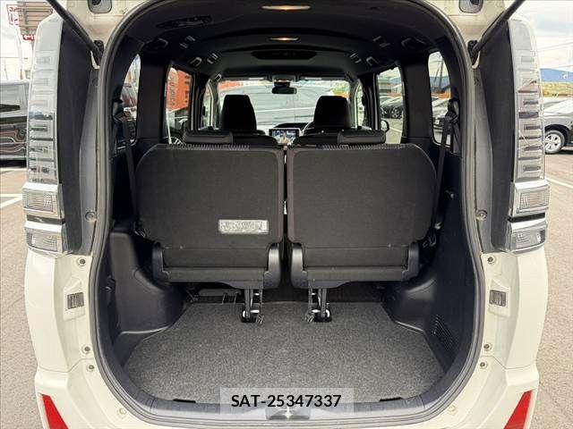 Toyota VOXY 2017-07 7880383-20