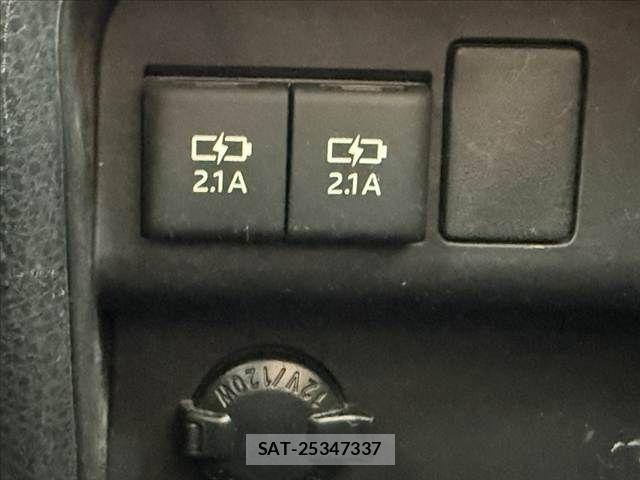 Toyota VOXY 2017-07 7880383-25
