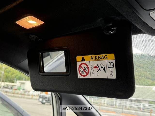 Toyota VOXY 2017-07 7880383-26