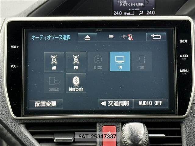 Toyota VOXY 2017-07 7880383-2
