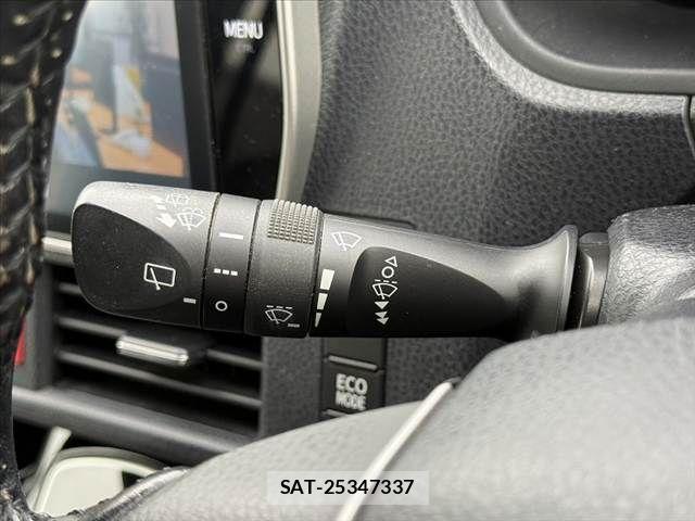 Toyota VOXY 2017-07 7880383-29