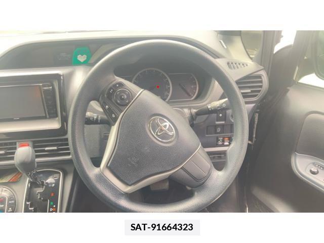 Toyota VOXY 2015-06 7880395-12