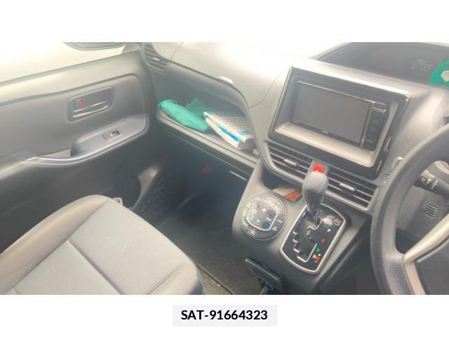 Toyota VOXY 2015-06 7880395-13