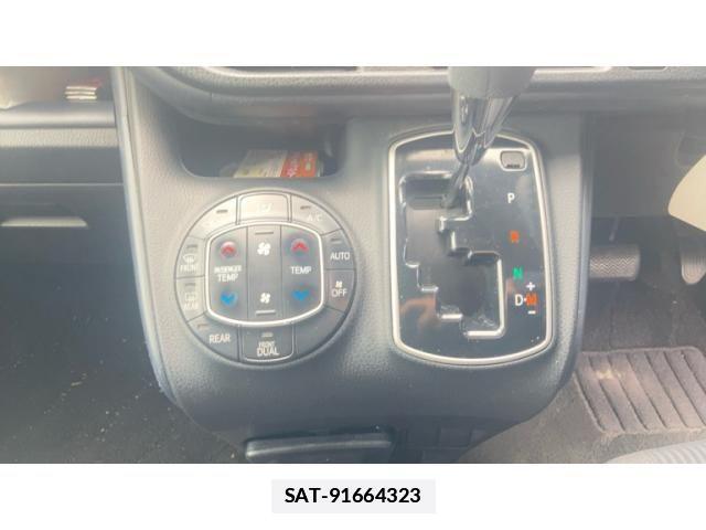 Toyota VOXY 2015-06 7880395-14