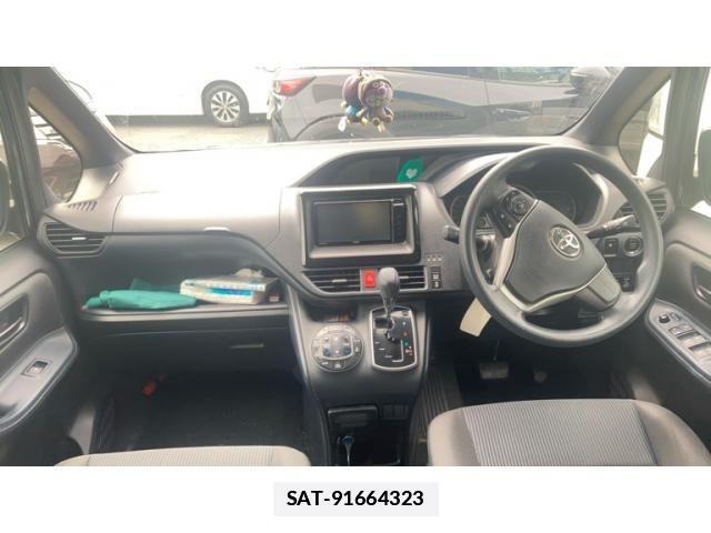 Toyota VOXY 2015-06 7880395-17