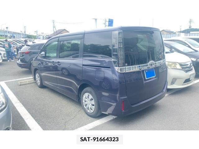 Toyota VOXY 2015-06 7880395-7