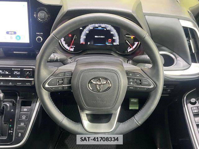 Toyota VOXY 2024-11 7880355-11