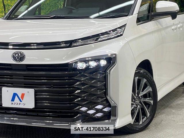 Toyota VOXY 2024-11 7880355-12