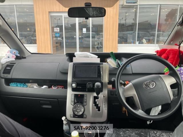 Toyota VOXY 2010-03 7880412-9