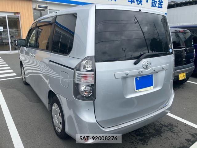 Toyota VOXY 2010-03 7880412-1