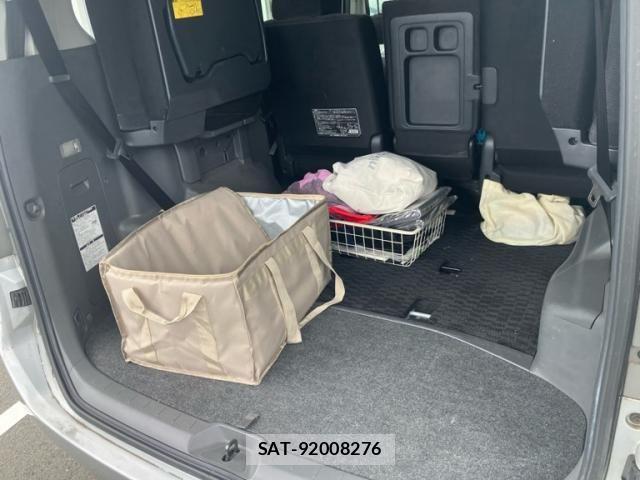 Toyota VOXY 2010-03 7880412-6