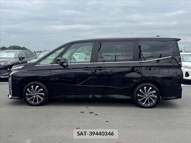 Toyota VOXY 2023-02 7880358-10