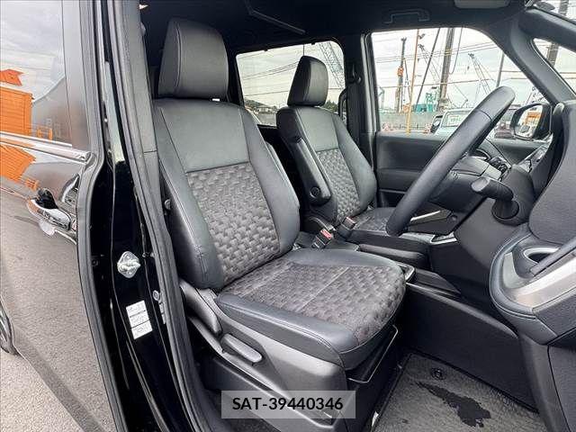 Toyota VOXY 2023-02 7880358-15