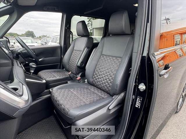 Toyota VOXY 2023-02 7880358-16
