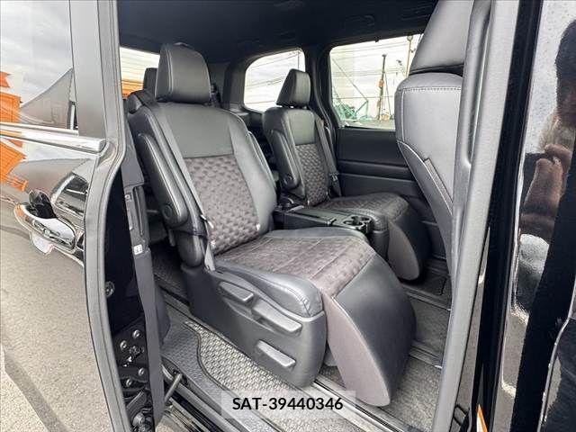 Toyota VOXY 2023-02 7880358-21