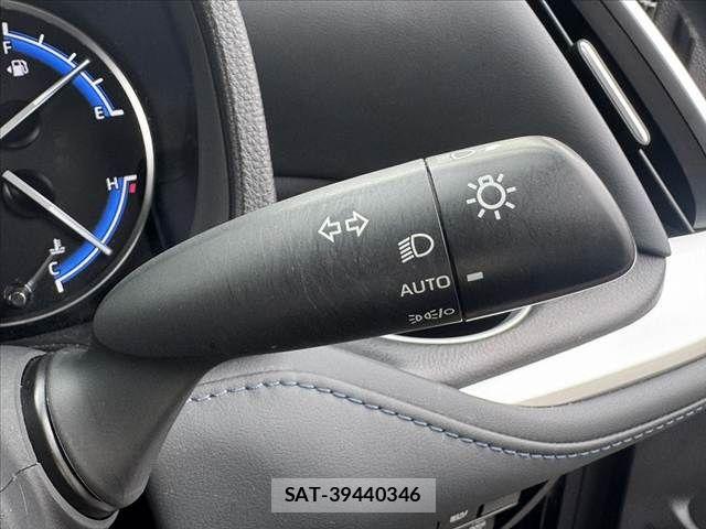 Toyota VOXY 2023-02 7880358-23