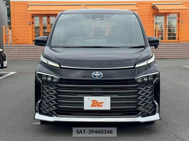 Toyota VOXY 2023-02 7880358-8
