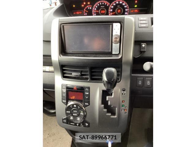 Toyota VOXY 2011-11 7880399-12