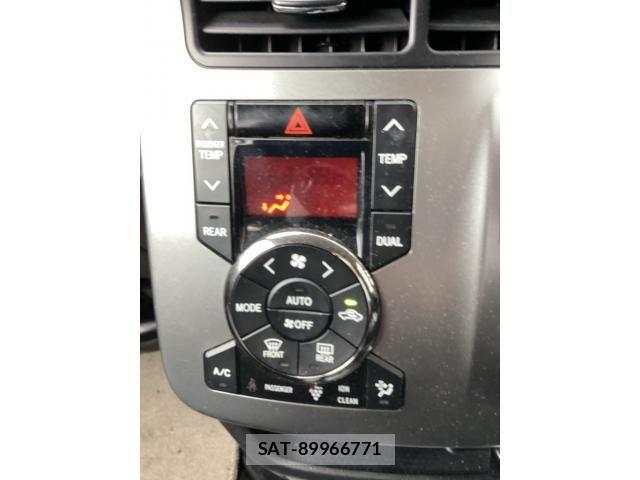 Toyota VOXY 2011-11 7880399-14