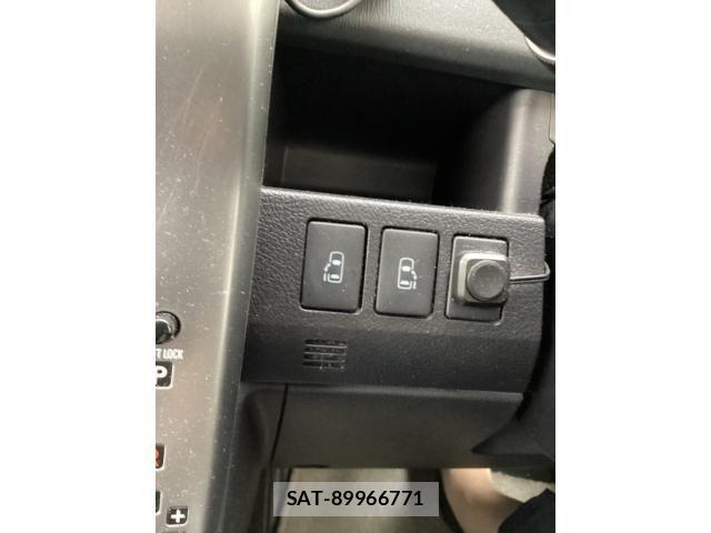 Toyota VOXY 2011-11 7880399-15