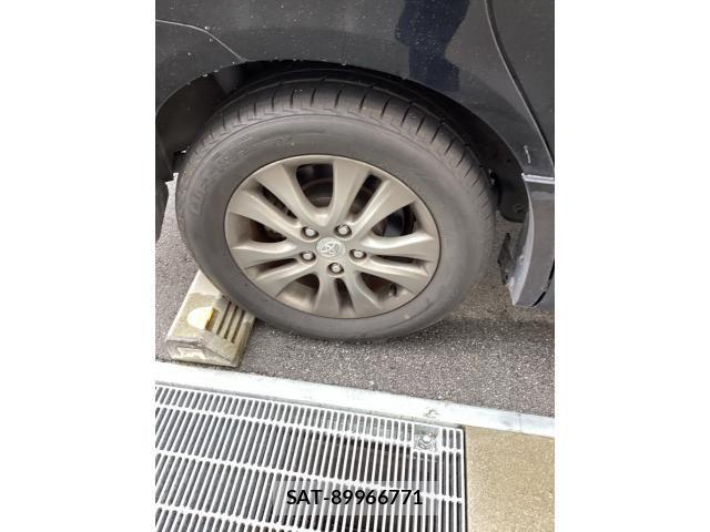 Toyota VOXY 2011-11 7880399-2