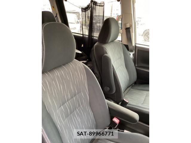 Toyota VOXY 2011-11 7880399-8
