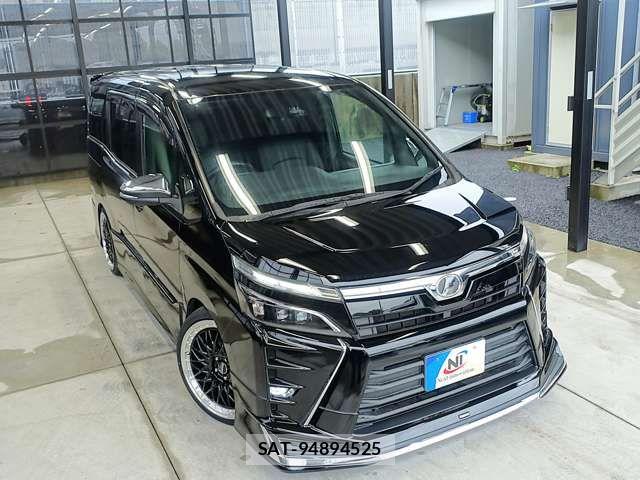 Toyota VOXY 2018-12 7880375-12