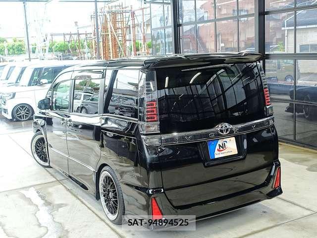 Toyota VOXY 2018-12 7880375-15