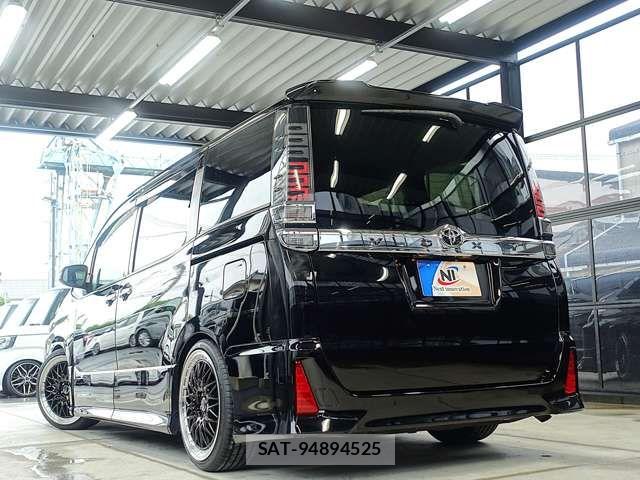 Toyota VOXY 2018-12 7880375-16