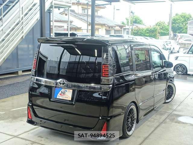 Toyota VOXY 2018-12 7880375-7