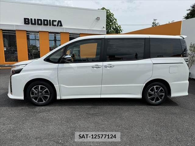 Toyota VOXY 2021-04 7880363-10