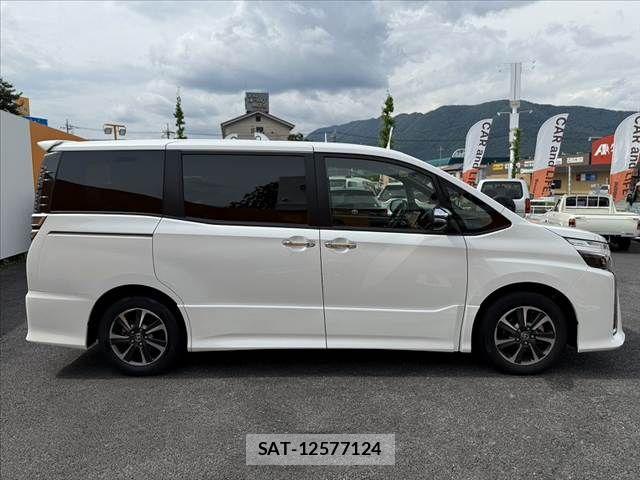 Toyota VOXY 2021-04 7880363-11