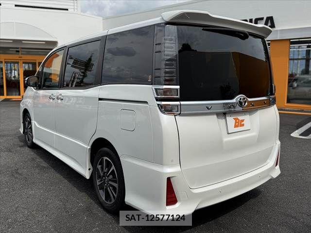 Toyota VOXY 2021-04 7880363-12