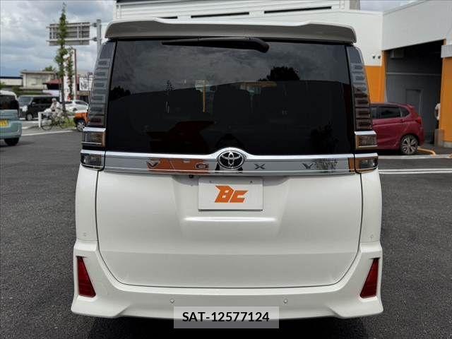 Toyota VOXY 2021-04 7880363-13