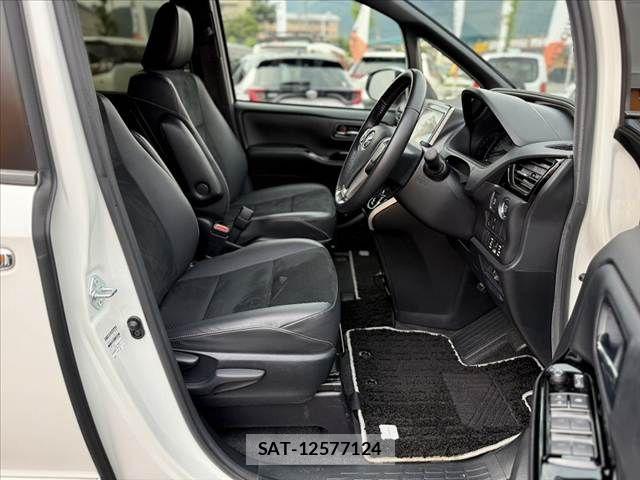 Toyota VOXY 2021-04 7880363-15