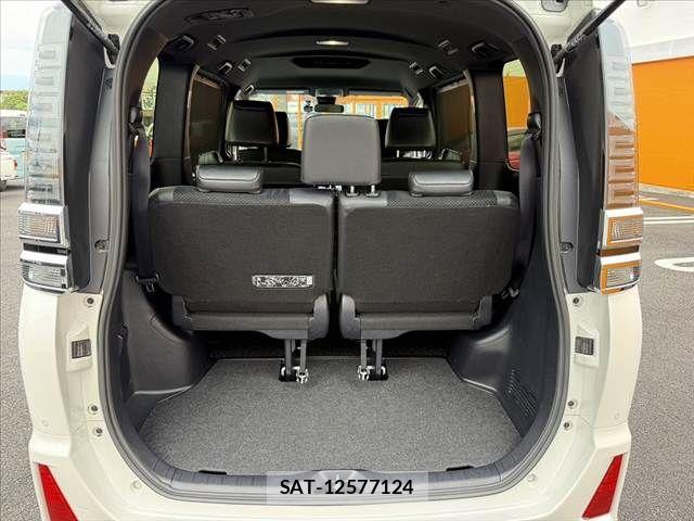Toyota VOXY 2021-04 7880363-18