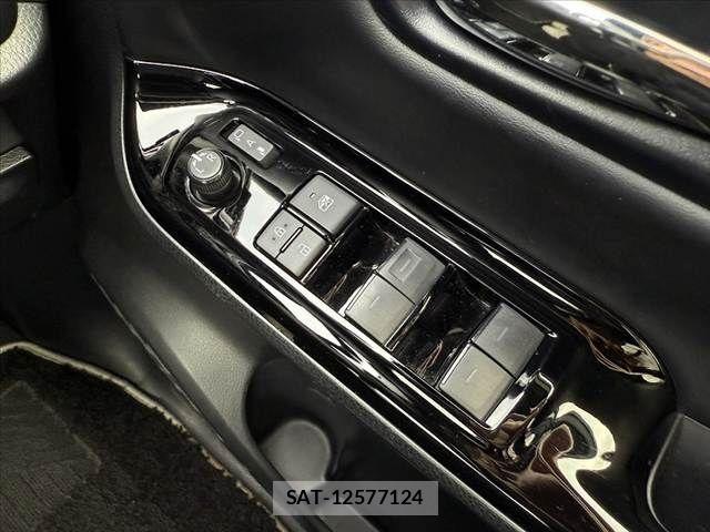 Toyota VOXY 2021-04 7880363-20