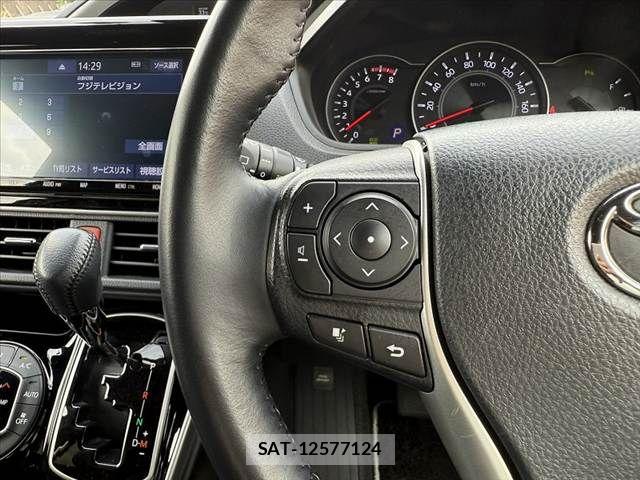 Toyota VOXY 2021-04 7880363-23