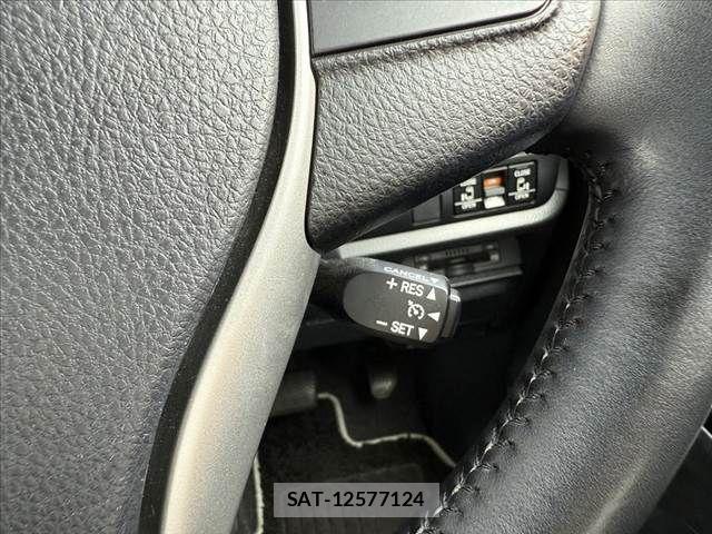 Toyota VOXY 2021-04 7880363-24