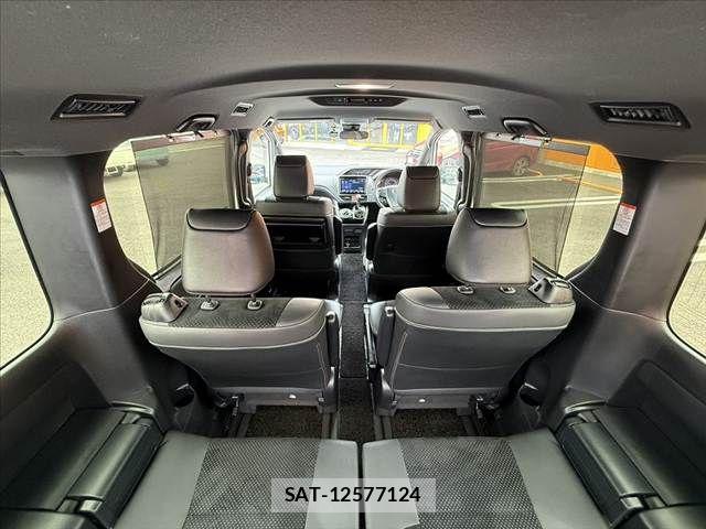 Toyota VOXY 2021-04 7880363-28