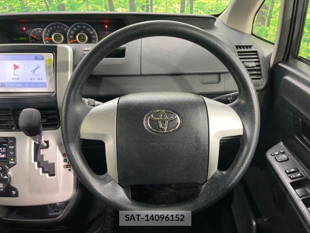 Toyota VOXY 2012-01 7880397-11