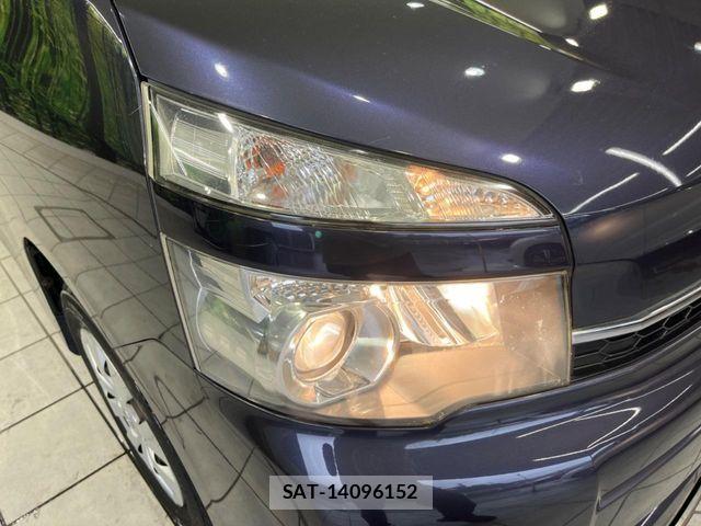 Toyota VOXY 2012-01 7880397-12