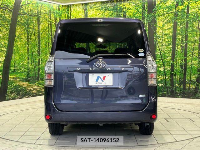 Toyota VOXY 2012-01 7880397-15
