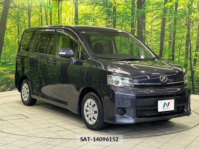 Toyota VOXY 2012-01 7880397-16